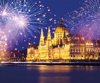 Budapest Parlament zu Silvester ©AdobeStock_neirfy